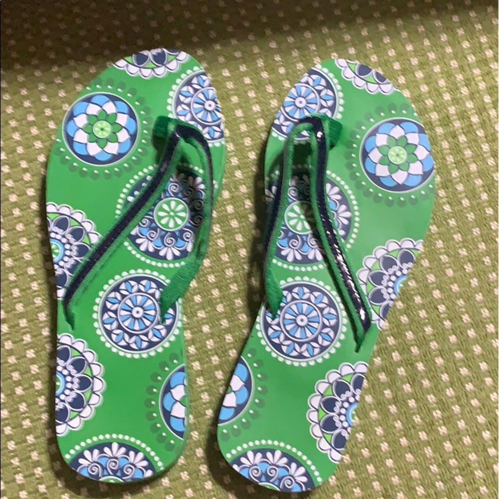 COPY - NWT RetIred Vera Bradly Green Cupcakes FlipFlops 6